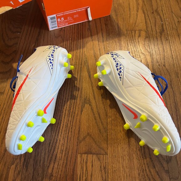 Women's Soccer Cleats (Nike Hypervenom size 6.5) - Picture 3 of 3